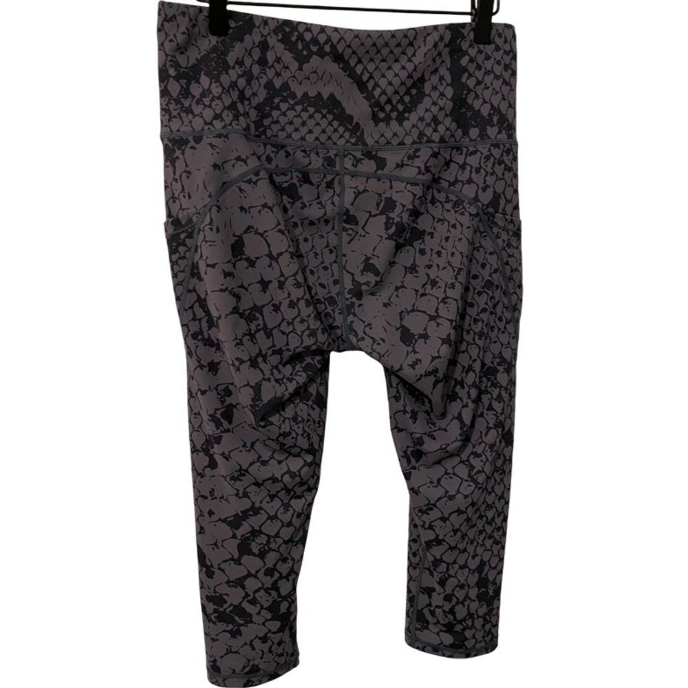 Two Pair Dragon Fit Capri Leggings with Side Pockets - Picture 4 of 10